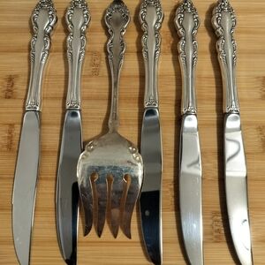 Oneida Elegant Baroque Rose Knife And Fork Set